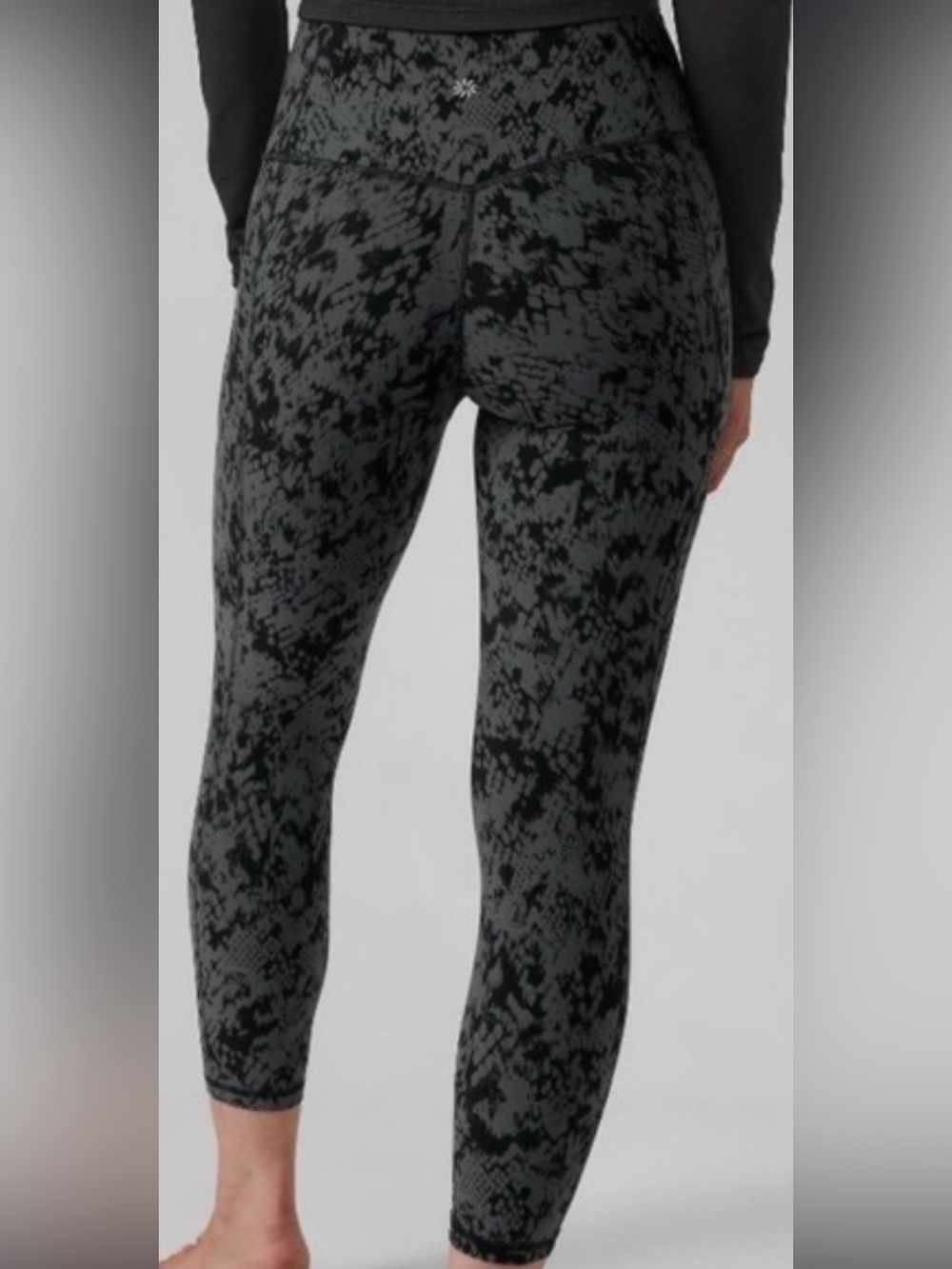 Athleta Dark Gray/Black High-Rise Patterned Leggings with Side Pockets